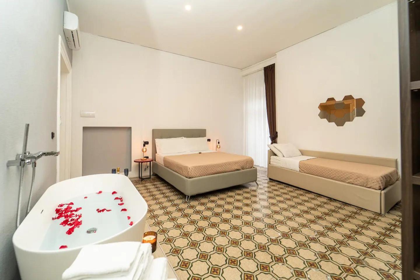 La Piazza Suite Napoli Ngoại thất bức ảnh